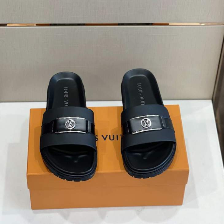 Picture of Louis Vuitton Slippers _SKULVsz38-46jyh0508852